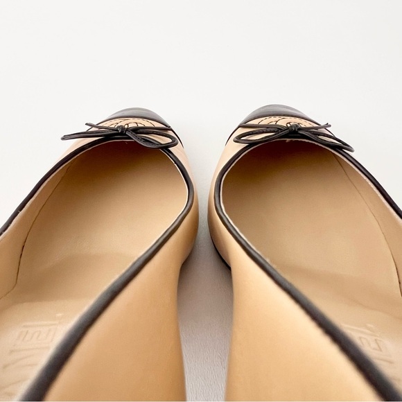 New CHANEL | Beige and Black Cap Toe Pumps Interlocking CC Logo with Bow EU 38.5 - Picture 7 of 16